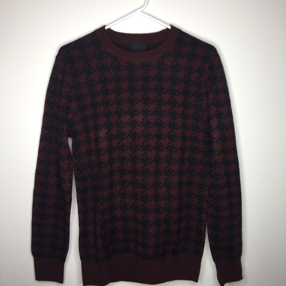 H&M Burgundy and Black Houndstooth Print Crewneck